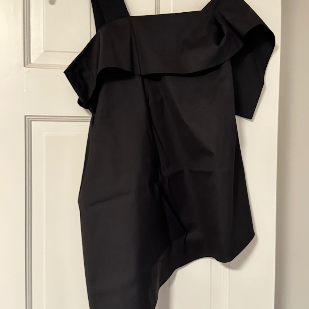 Brand new Roland Mouret Black Asymmetrical Top Black